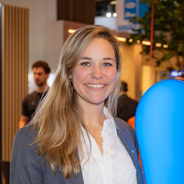 Laura, aanspreekpunt Kömmerling Sheets